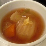 シャンデリア テーブル - 野菜スープ