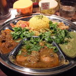 カレー週イチ - 全部もり　パクチートッピング