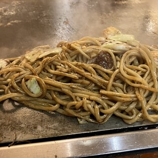 ぼてふく - 料理写真:ミックス入りそば（辛口ソース）