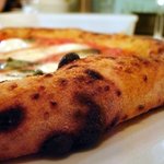 シシリヤ - みみ　薪の香りがこれでもかと香しい