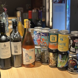 ビールとワインを中心に様々なお料理をお楽しみください。