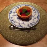 御料理 堀川 - 水物：イチゴ・若桃・黒豆・デコポンのゼリー