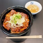 牛角焼肉食堂 - 料理写真:旨辛ホルモンハラミ丼 1078円・スープ 22円