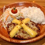 びっくりドンキー - 料理写真:チーズバーグディッシュMライス小盛¥1,250円