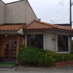 クーペリー - 瓦屋根が優しく迎えてくれる、どこかホッとする佇まいの外観