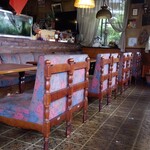 クーペリー - 飴色のベロアソファが並ぶ、愛おしい昭和の面影を残す店内