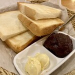 コメダ珈琲店 - 料理写真:小倉トースト