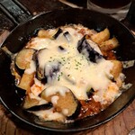 炎丸酒場 - ナスの肉味噌チーズ焼き