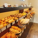 シャルメ ドゥ ブーランジェリー - 料理写真:11時頃の品揃え