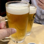 串揚げ角打ち しらすくじら - まずは生ビールでカンパイ