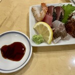 串揚げ角打ち しらすくじら - お刺身もちゃんとしたネタ