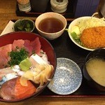 Yuasa - 海鮮丼と牛肉コロッケランチ￥８５０→￥５００