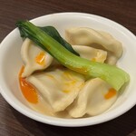 華祥 - 水餃子・胡麻風味（600円）