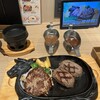 ヴィクトリアステーション - 大俵ハンバーグ150g&手ごねハンバーグ
左  玉ねぎソース
右   ガーリックソース