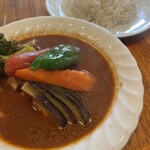スープカレー カムイ - ✅チキン野菜スープカレー2辛ご飯300g¥1.690❣️
　※辛さ1(中辛)〜3(辛口)迄無料
　※辛さ4以上は¥200マシ
　※先会計〜キャッシュレス決済可能