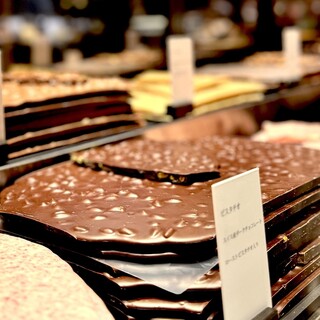 口コミ一覧 : LÄDERACH GINZA SIX店 - 銀座/チョコレート [食べログ]