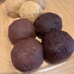 今西軒 - （左）こしあん　（右）粒あん
