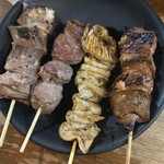 もつ焼きばん - レバー塩、かしら、テッポウ、レバータレ