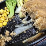 バルーン - ハンバーグの下に隠れている玉葱
