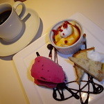 盛り付けも可愛いデザート盛り合わせ