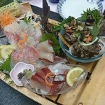 奥伊根温泉 油屋本館 - 地魚姿造り(本日は石鯛)、鰤、サザエ等