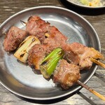 四文屋 - 料理写真:ハラミ、カシラ