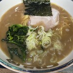 田島家 久里浜店 - 料理写真:醤油ラーメン（850円）中盛（100円）