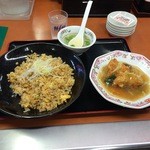餃子の王将 - 日替わりランチ焼き飯&鶏肉と野菜あんかけ&スープ680円