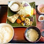 大戸屋ごはん処 - 料理写真:鶏と野菜の黒酢あんとしまほっけの炭火焼き定食