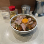 らぁめん ほりうち - チャーシュー&生卵トッピング