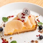 桃のコンポートとチーズタルト