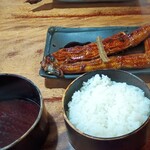 石橋うなぎ店 - 肝吸いが来る前に撮影　ごはん並盛