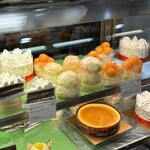 不二家 - 料理写真:存在感抜群の桃ドルチェは値札なしの時価?