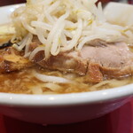 ラーメン二郎 - 豚の厚み
