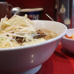 ラーメン二郎 - ラーメンミニ＋白ネギショウガ半分炙
