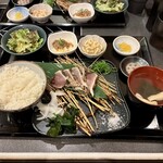 山陰鮮魚とわら焼き 隠岐楽 - かつおのわら焼き定食　五切れ