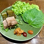 韓国旬菜ハル - ポッサム 煮込み豚バラ肉の野菜包み