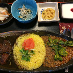 旧ヤム邸 - マトンキーマと黒チキンカレー