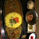 旧ヤム邸 空堀店 - 大根おろしの和風みぞれカレーと生姜砂肝マサラのせ刻みほうれん草の鶏キーマ