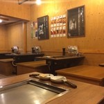 粉もん屋とん平 - 店内の雰囲気