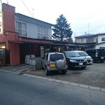 龍園 - 店舗脇に駐車場有ります