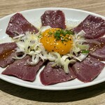 焼肉 あぶる。 - ハツの炙り月見刺し 1,098円