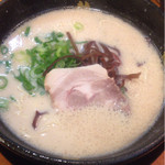 博多風龍 - とんこつラーメン(550円)