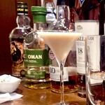 Bar 宵 - アレキサンダーを飲む人もいました♪♪ 一番奥にピートおじさんが居たのでビックピートを〆で