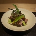 神保町 傳 - 金華豚のロースト　そら豆とタケノコ