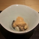 神保町 傳 - 白バイ貝と甘酢のうどの酒盗のソース