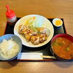 かつQ - 料理写真:から揚げ定食(ご飯小盛、豚汁に変更)