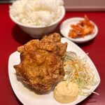 天神ササラ - 天神唐揚げセット(+480円)
特大唐揚げ2個･キムチ･ライス