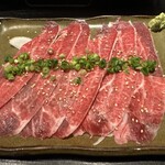 大衆炭火酒場 くろいわ - 牛ツラミ刺し