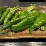 大衆炭火酒場 くろいわ - ピーマン・ししとう